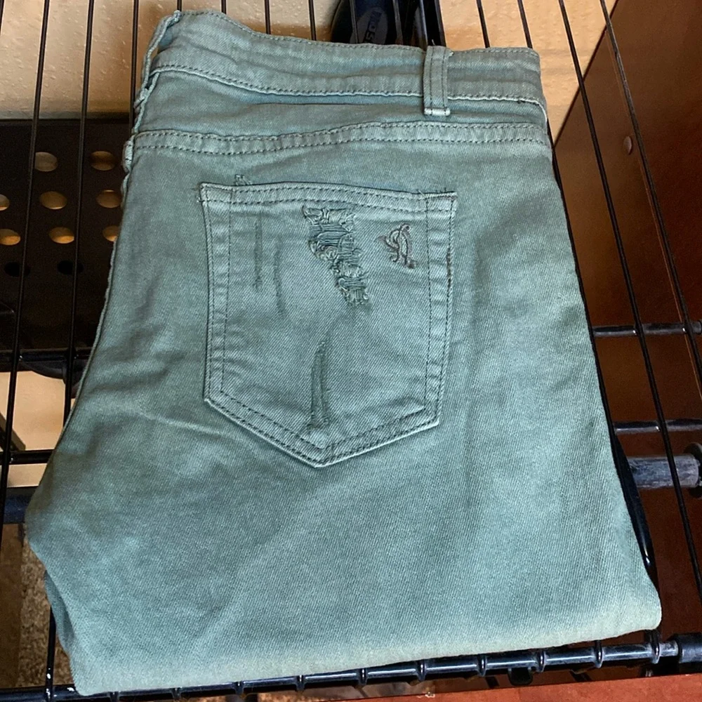 VIP Jeans - Picture 1 of 10